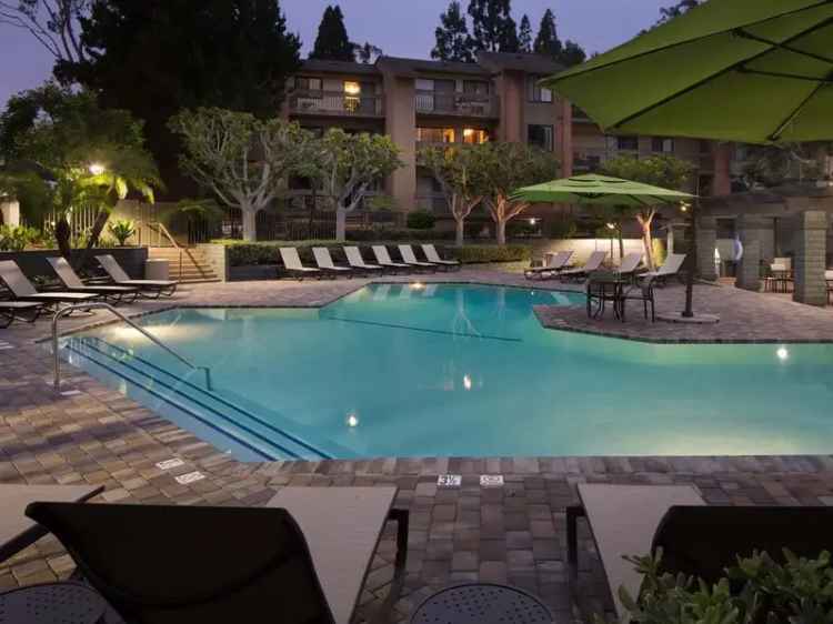 Rent Apartment in Lake Forest with Pool and Fitness Center