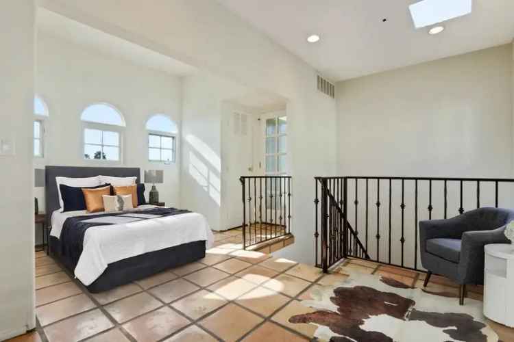 Rent Isola Bella Townhomes Apartments in West Hollywood