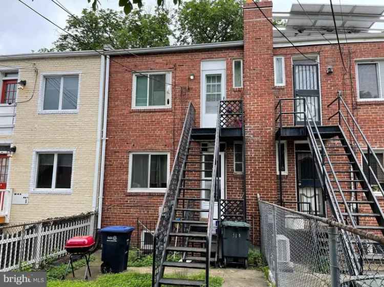 House For Sale in 310, 19th Street Northeast, Washington, District of Columbia