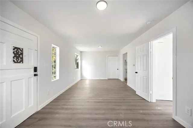 House For Sale in 6114, Wall Street, Los Angeles, California