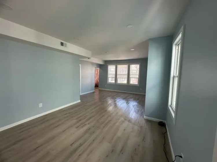 Rent Beautiful 3 Bedroom Apartment Freshly Remodeled Near Shops