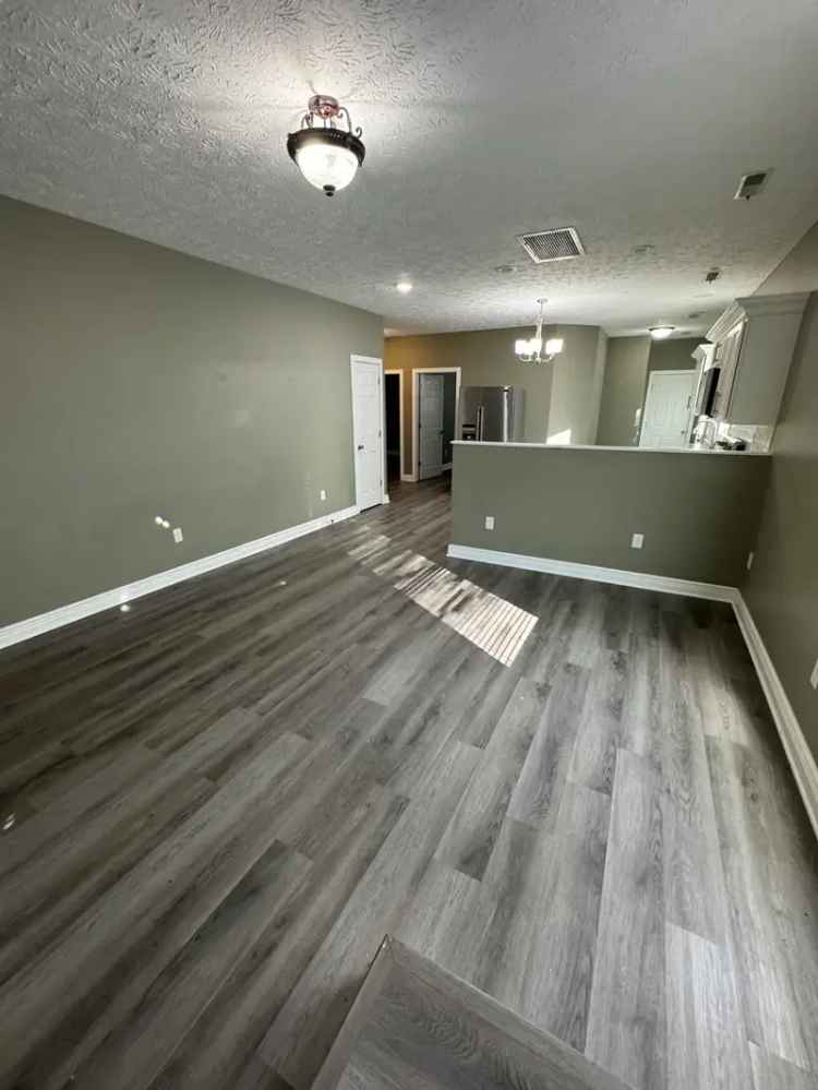 Rent 3 Bed 2 Bath Apartment Unit in Greensburg IN with Modern Upgrades