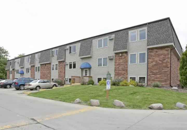 Rent Parkside Apartments Near University of Illinois with Great Amenities