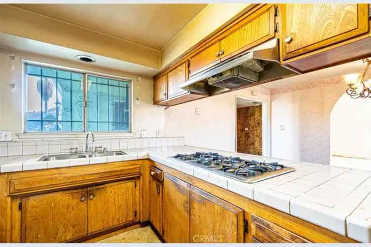 House For Sale in 13903, Eadall Avenue, California