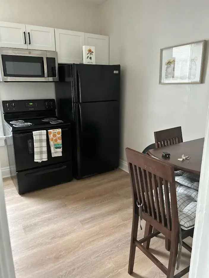 Rent Updated Apartment Unit with Three Bedrooms in Norwood Presidential District