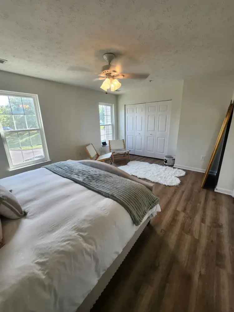 Townhouse for Rent Near Beach and Shopping with New Renovations