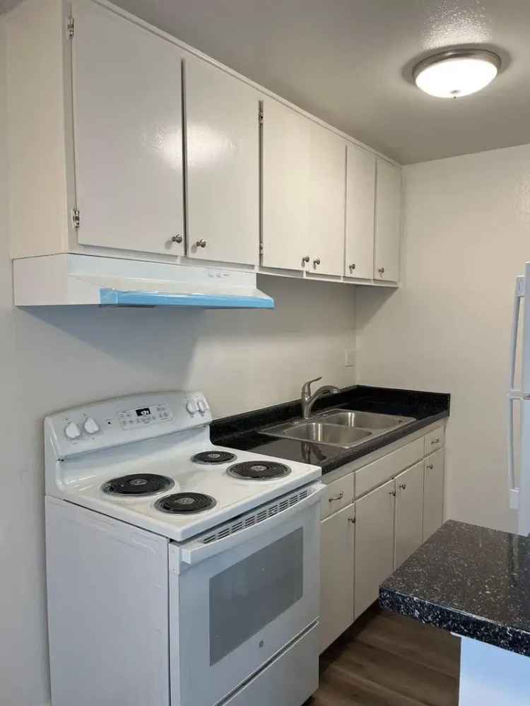 Rent Spacious 2 Bedroom Apartment in San Diego with Pool and BBQ Area