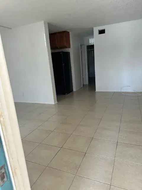 Rent Renovated Apartment in Pompano Beach with Modern Features