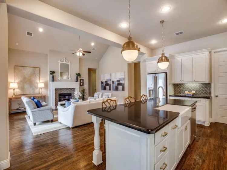 Buy Luxury Home 4 Beds 4 Baths in Parks of Aledo Texas