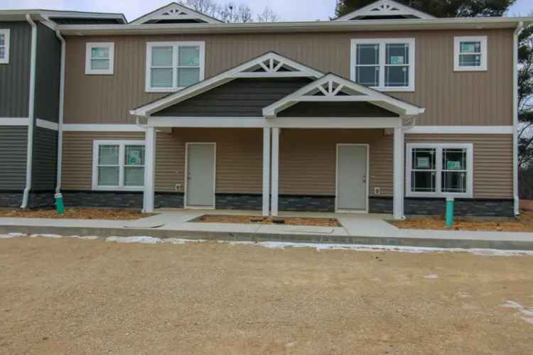 Rent New Construction 3 Bedroom Apartment in Christiansburg VA