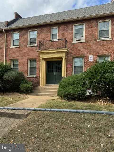 House For Sale in 220, 36th Street Northeast, Washington, District of Columbia