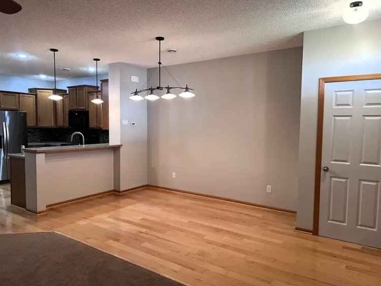 Rent 3 Bedroom Townhome in Woodbury MN with Modern Features