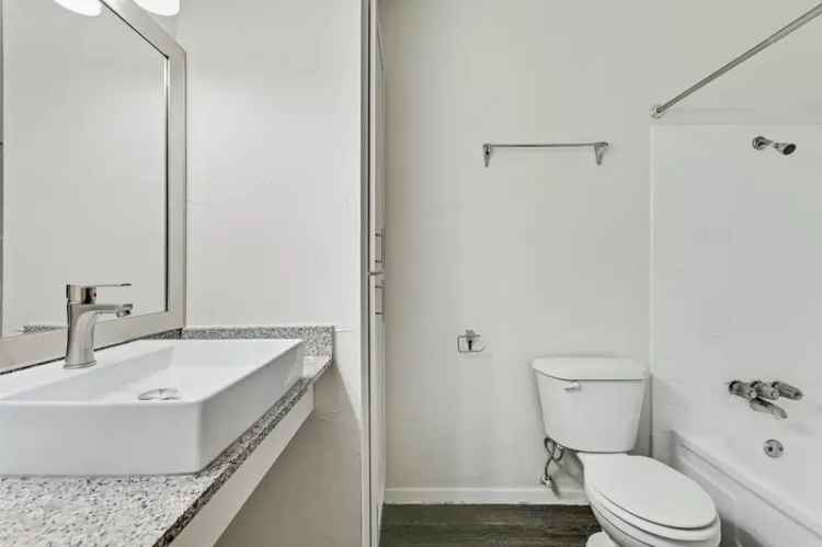 Rent Chic Modern Studio in Austin with Great Amenities