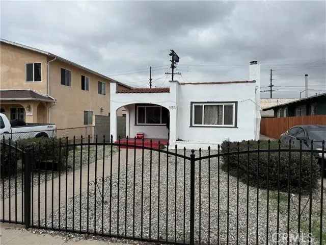 House For Sale in 1207, West 58th Place, Los Angeles, California