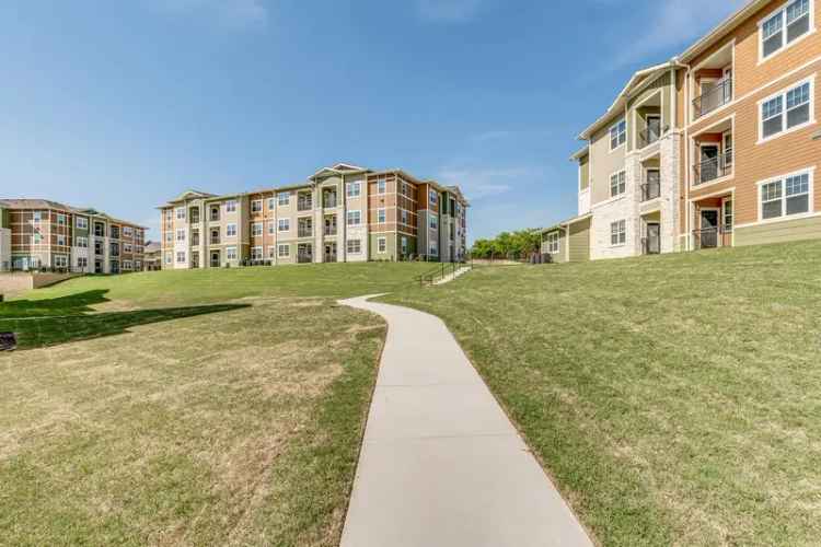 Rent Apartments in Fort Worth with Pool and Fitness Center