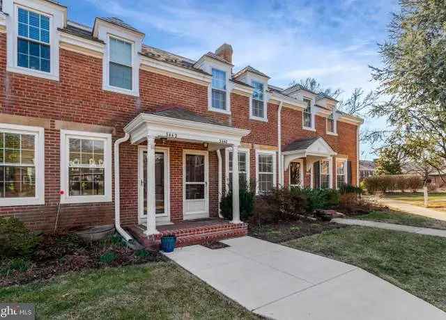 Buy condo in Fairlington Mews with spacious layout and backyard patio