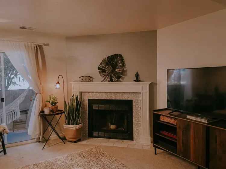 Rent Furnished Condo in Gunbarrel with Pool and Gym Features