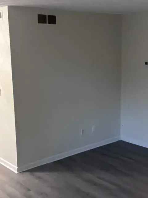 Rent 2 Bedroom Apartment Unit near Fegenbush Ln with Modern Amenities