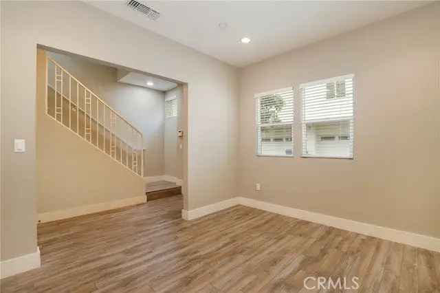 House For Sale in 5656, Hazeltine Avenue, Los Angeles, California