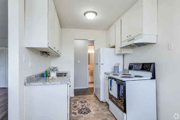 Rent Apartments in West St Paul with Spacious Layouts and Balconies