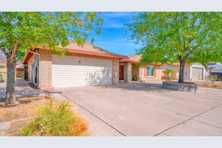 Buy Beautiful Home in Glendale with Upgrades and Spacious Features