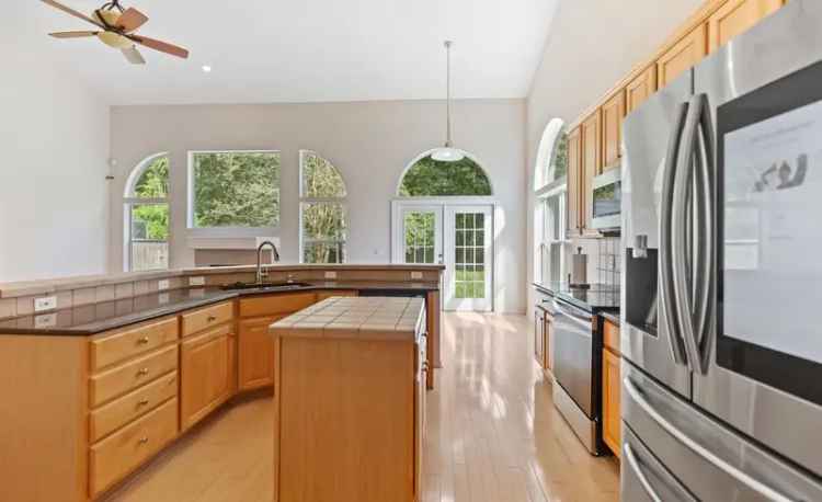 Rent 4 Bedroom Home with Beautiful Kitchen in Julington Creek Plantation