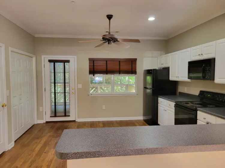 Rent 2 Bedroom Townhouse Near UGA with Private Deck and Parking