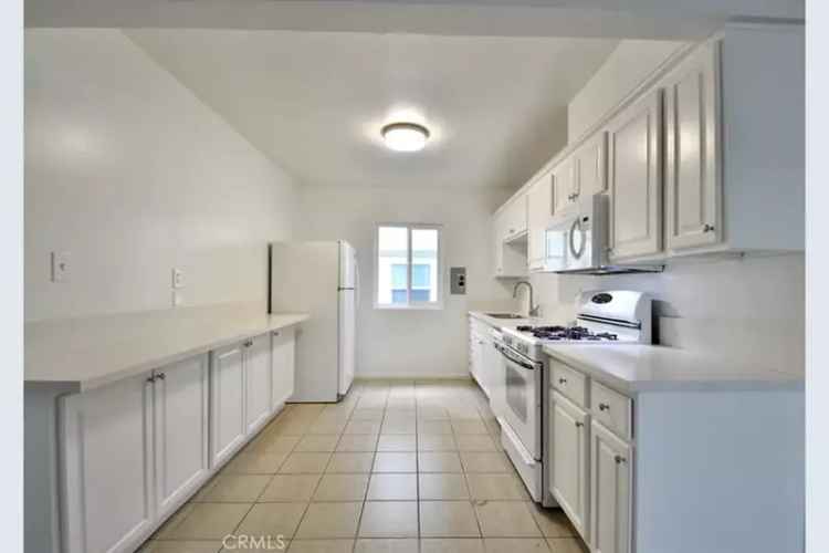 House For Sale in 1818, 12th Street, Manhattan Beach, California