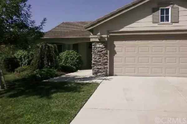 Home for Rent in North Merced with Granite Countertops and Fireplace