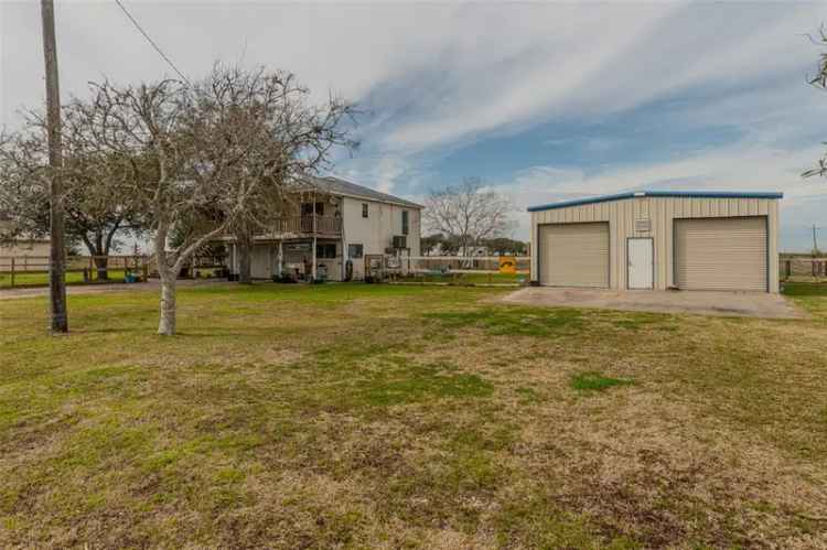 Rent House Near East Galveston Bay with Boating and Fishing Amenities