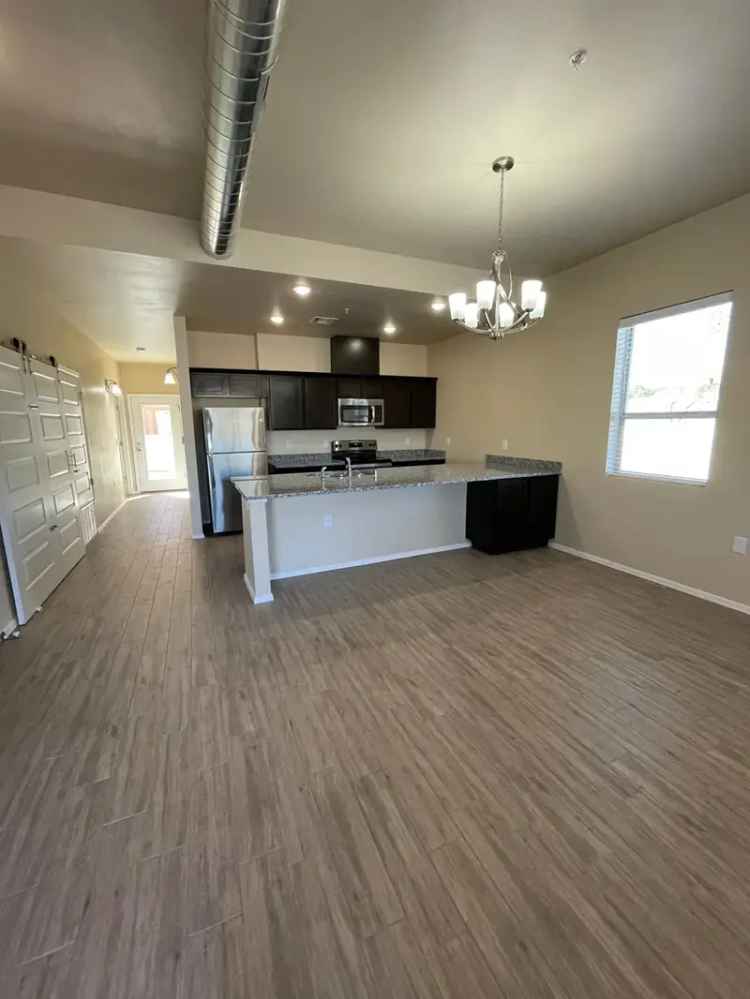 Luxury Apartment for Rent in Sonoma Ranch with Spacious Layout