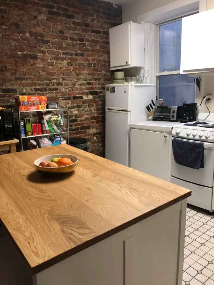 Rent Cozy 2 Bedroom Apartment in Beacon Hill with Open Kitchen and Heat Included