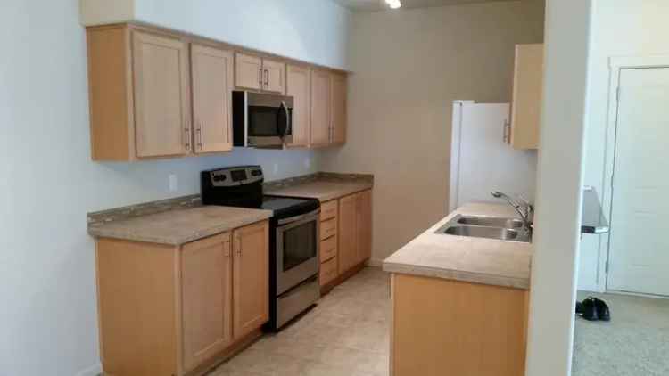 Rent 2 Bedroom Apartment Unit with High End Features in Top Floor Location