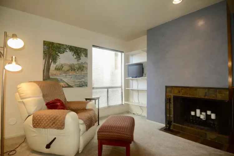 Rent Executive Condo in Uptown with Pool and Patio Features