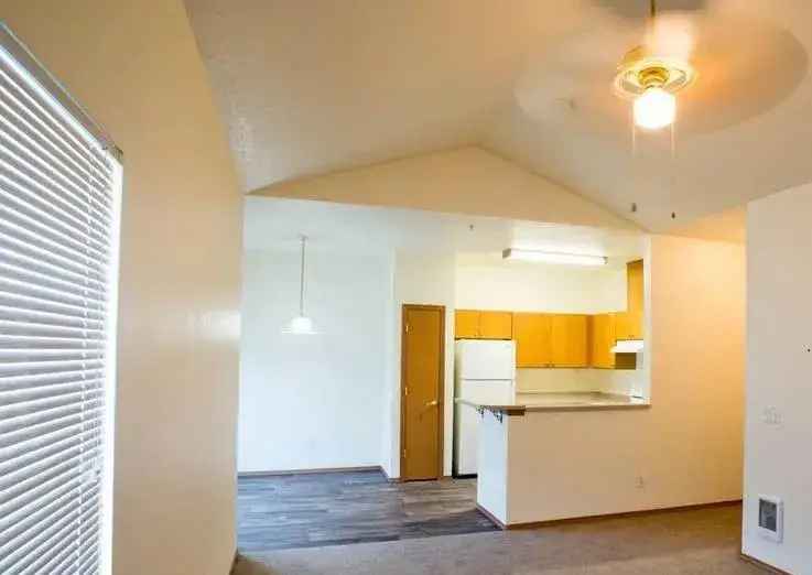 Rent Spacious Apartments in Redwood Acres Near Vancouver Mall