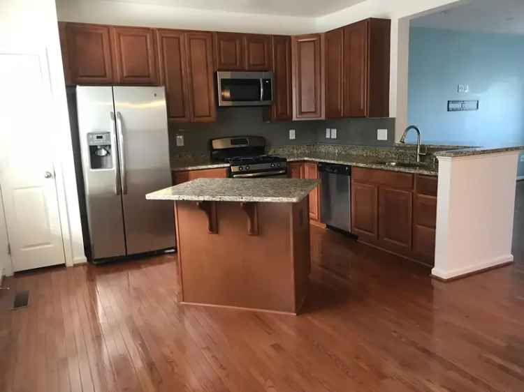 Rent Townhouse in Family-Friendly Neighborhood with Pool and Garage