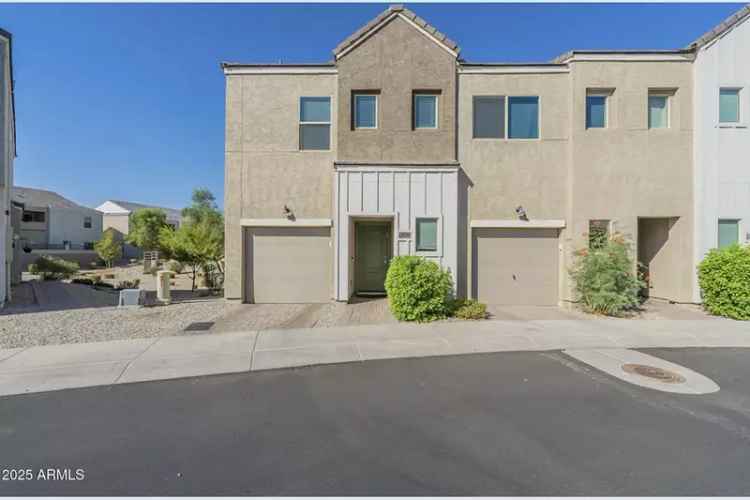 Buy townhouse in Uptown Phoenix with modern features and spacious backyard