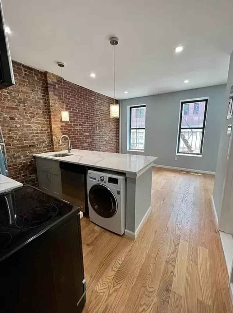 Rent Studio Apartment Unit with High-End Kitchen in New Renovation