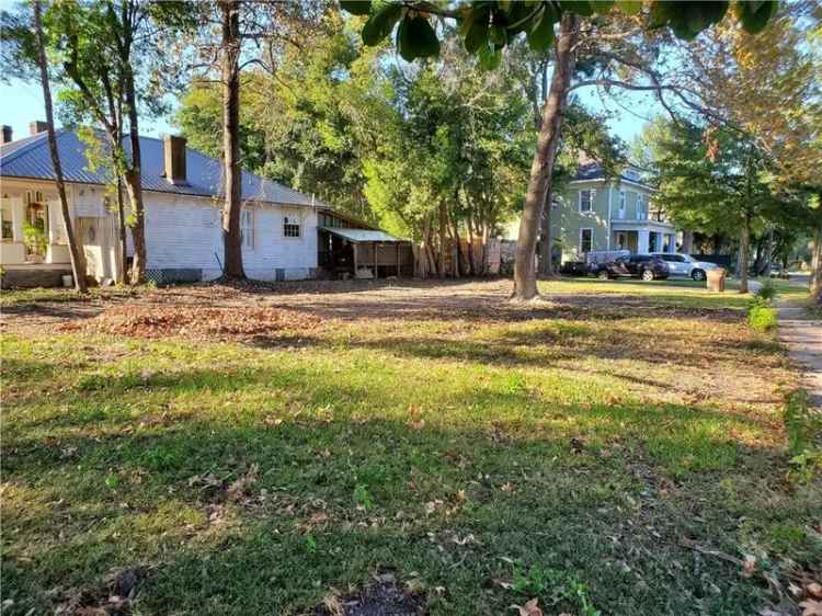 Corner Lot for Sale in Oakleigh Garden District with Historic Charm