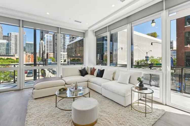 Rent Luxury Apartments in West Loop with Private Terraces and Balconies