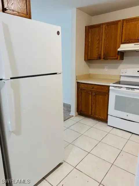 Rent Apartment Near Daniels with Garage Convenient to I-75