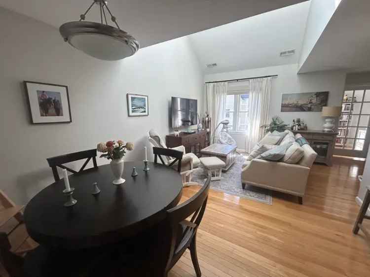 Rent Modern Duplex Apartment in Arlington with Two Bedrooms and Balcony