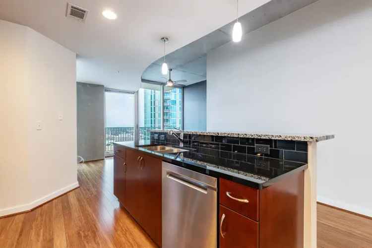 Rent 1 Bedroom Condo in Downtown Tampa with Amazing Views and Amenities