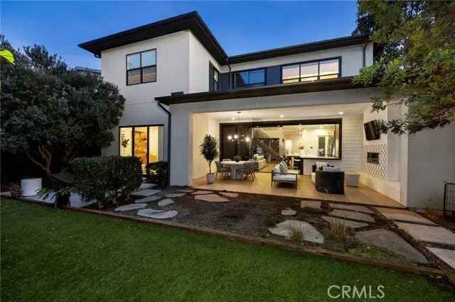 House For Sale in Costa Mesa, California