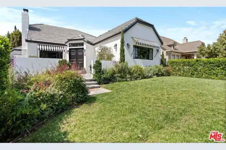 Buy single story home in Windsor Square with pool and spacious yard