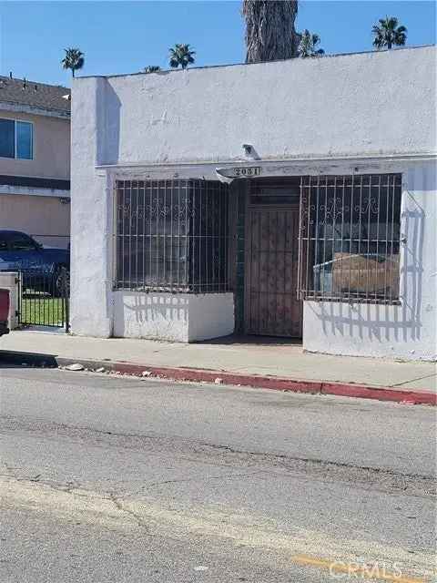 House For Sale in 2051, Orange Avenue, Long Beach, California