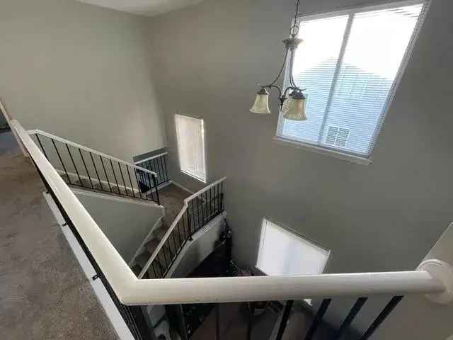 Townhouse for Rent 4 Bedrooms Updated Space Near I-55