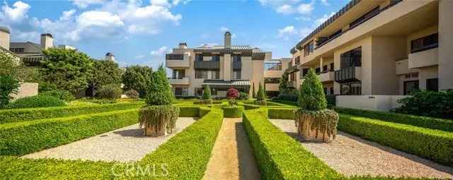 House For Sale in 2313, Century Hill, Los Angeles, California