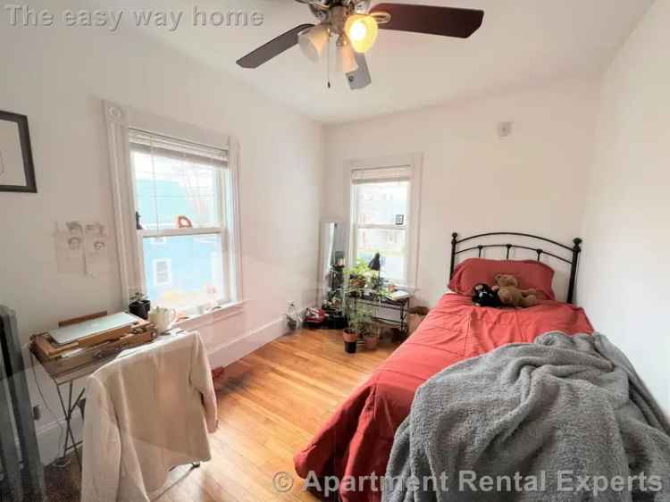 Rent Apartment Unit 4 Bedrooms 2 Bathrooms Near Porter Sq