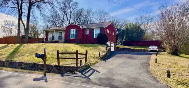 Rent Furnished 3BR Home with Scenic Features near Nashville